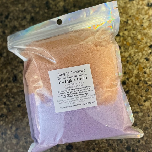 The Logic Is Erratic Bubbling Bath Salts (Last Rainforest) - Picture 2 of 3